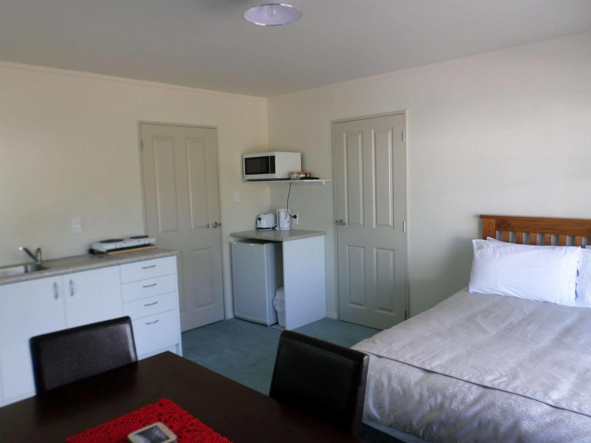 Central Chalets Ltd Александра Экстерьер фото