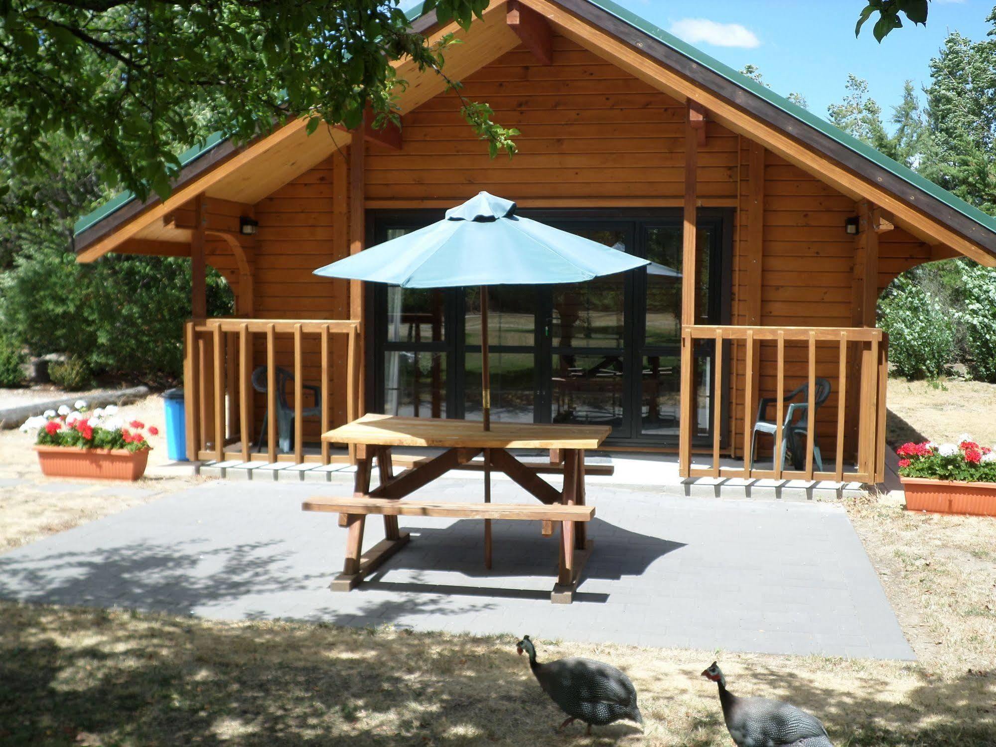 Central Chalets Ltd Александра Экстерьер фото
