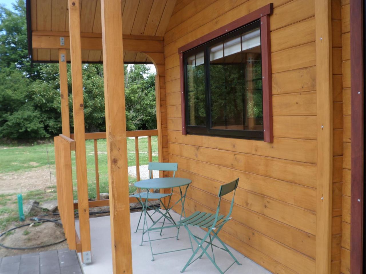 Central Chalets Ltd Александра Экстерьер фото
